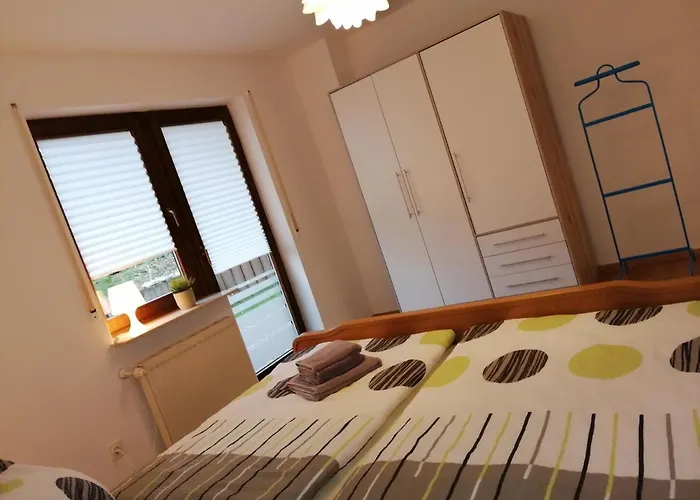 Ebenerdige Ferienwohnung Mit Grosser Terrasse In Der Naehe Des Waldes, Zum Wohlfuehlen